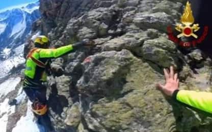 Il salvataggio di due escursionisti bloccati a 2200 metri. VIDEO