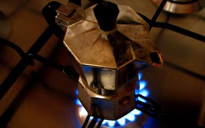 Esplode la moka mentre prepara il caffè, morta insegnante in pensione