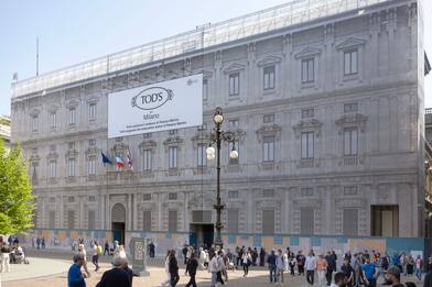 Milano, iniziato il restauro di Palazzo Marino sponsorizzato da Tod's