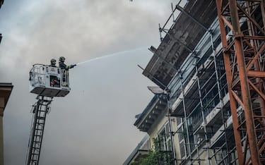 Torino, in fiamme un edificio nel pieno centro città