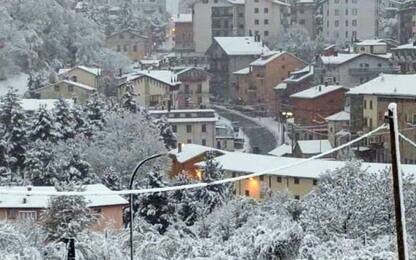 In Abruzzo è tornata la neve, le foto dei paesi imbiancati 