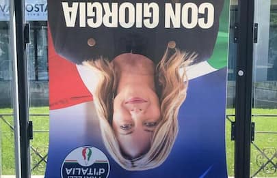 Manifesto di Meloni a testa in giù ad Aosta, "Clima di intolleranza"