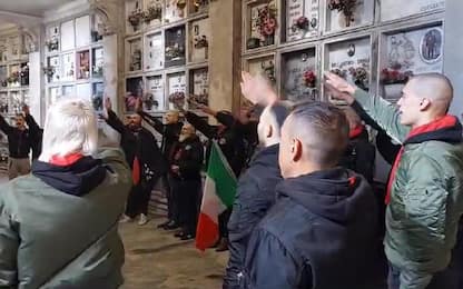 Varese, saluti romani dei neofascisti: "Ricordiamo i veri eroi". VIDEO