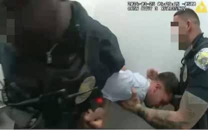 Usa, studente italiano arrestato e legato mani e piedi per 13 minuti