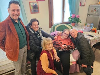 Treviso, un'anziana di 80 anni scopre di avere 3 fratelli e 2 sorelle