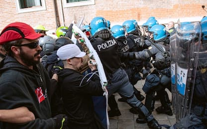 G7 Giustizia, scontri tra polizia e manifestanti a Venezia