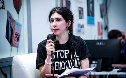 Elena Cecchettin al Salone contro la violenza, irrompe contestatrice