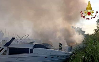 Incendio a Fiumicino in un cantiere nautico, a fuoco 4 imbarcazioni