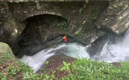 Cade in acqua facendo canyoning, morto nel Lecchese