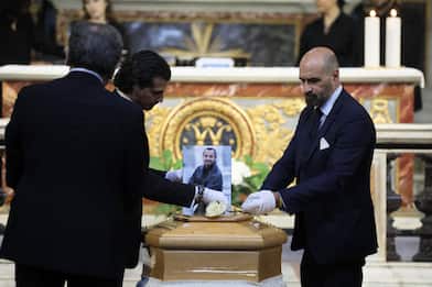 Franco Di Mare, funerali del giornalista alla chiesa degli Artisti