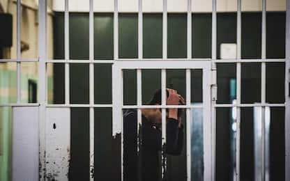 Muore un detenuto, scoppia la rivolta nel carcere di Viterbo