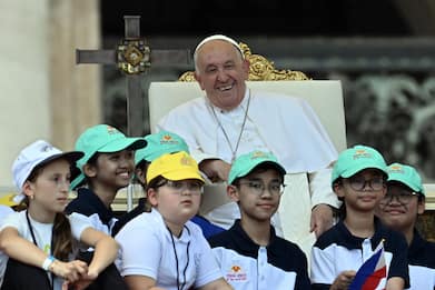 Il Papa con i bambini a piazza S.Pietro: “Preghiamo per la pace"