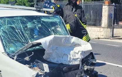 Scontro tra due auto nel Salernitano, tre morti