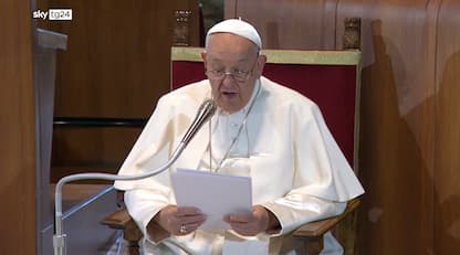 Il Papa in Campidoglio: "Roma sia al servizio degli umili". VIDEO