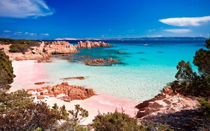 Sardegna, sbarca su spiaggia rosa di Budelli e pubblica video: multata