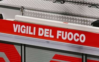 Roma, incendio in zona Magliana: fumo nero visibile dall'Eur