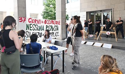 Torino, studenti Pro-Palestina in presidio davanti al Politecnico 