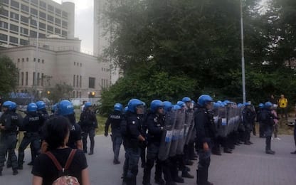 Bologna, scontri tra polizia e attivisti al parco Don Bosco