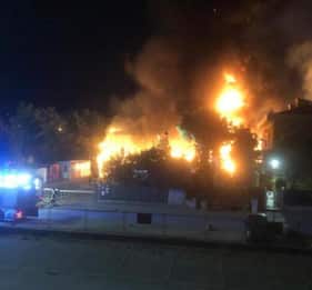 Maxi-incendio in azienda Ancona, fiamme quasi spente dopo 9 ore