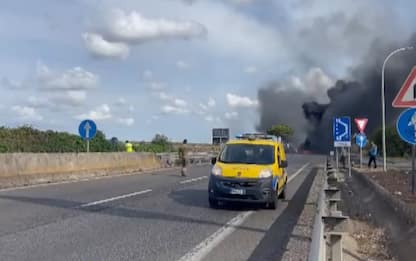 Puglia, assalto a portavalori: spari e auto in fiamme nel Brindisino