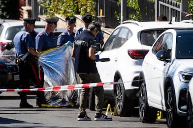 Roma, 50enne uccisa in strada con colpo fucile. L'ex si costituisce