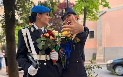 Giulia Latorre, proposta di matrimonio in divisa a collega poliziotta