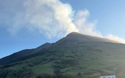 Stromboli, il vulcano si placa ma l'allerta sull'isola resta rossa