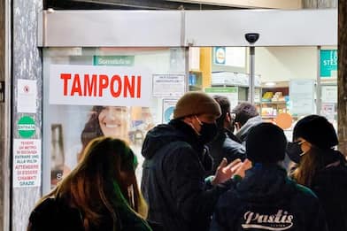 Covid, ondata di contagi in Italia: 9 mila casi nell'ultima settimana