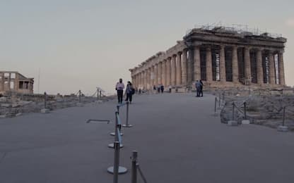 Acropoli di Atene, asfaltato il Partenone. È polemica