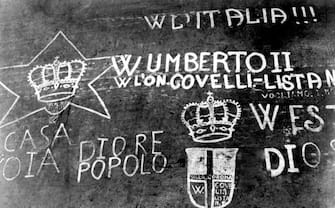 ©Silvio Durante/LAPRESSEArchivio StoricoAnno 1946InterniNella foto: Scritte Monarchiche per il Referendum MONARCHIA-REPUBBLICAneg:16593