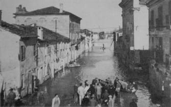 alluvione polesine 1951 VILLANOVA MARCHESANA - ALLUVIONE IN POLESINE DEL 1951 - IMMAGINI STORICHE DEL FIUME PO PER GENTILE CONCESSIONE DELL ARCHIVIO DELLA MEMORIA DI SAN BELLINO (RO)