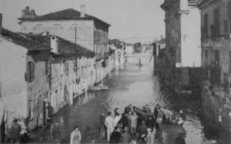 VILLANOVA MARCHESANA - ALLUVIONE IN POLESINE DEL 1951 - IMMAGINI STORICHE DEL FIUME PO PER GENTILE CONCESSIONE DELL ARCHIVIO DELLA MEMORIA DI SAN BELLINO (RO)