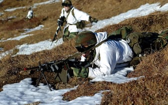 la thuile.ao. esercitazione alpini.e paracadutisti
 x missione bosnia.
media day.29.10.2002
ph giginewspress 