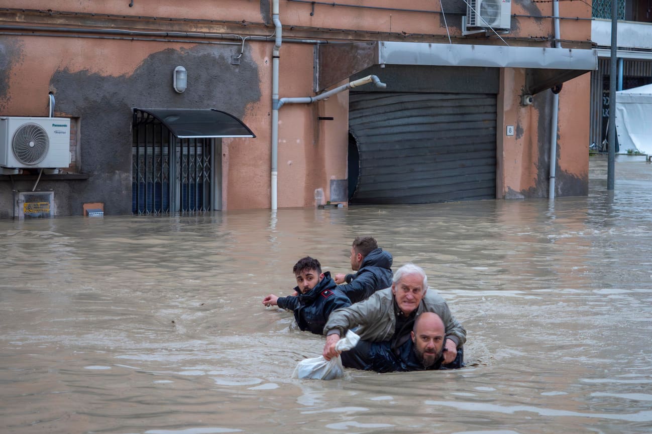 Alluvione Emilia Romagna, Cervia Allagata: Il Video Di Sky TG24 Sul ...