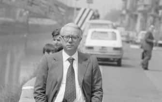 Enzo Biagi sui navigli 1975 (Adriano Alecchi / IPA/Fotogramma,  - 2009-03-17) p.s. la foto e' utilizzabile nel rispetto del contesto in cui e' stata scattata, e senza intento diffamatorio del decoro delle persone rappresentate