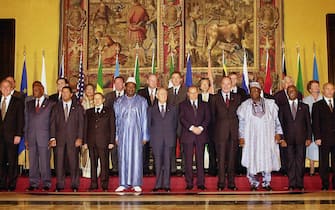 Genova-20 luglio 2001-La foto di famiglia dei partecipanti al G8 insieme al Presidente della Repubblica Carlo Azeglio Ciampi.(foto di Enrico Oliverio Ufficio Stampa della Presidenza della Repubblica)