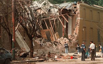 Via Palestro, a Milano, dopo l'attentato del 27 luglio 1993 in un'immagine d'archivio. ANSA 