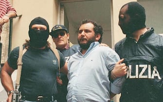 Giovanni Brusca, il 21 maggio 1996, esce dalla Questura di Palermo per essere condotto in carcere dopo la sua cattura.  ARCHIVIO - LANNINO - ANSA-CD