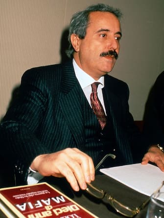 ROME, ITALY - OCTOBER 01:  Italian judge Giovanni Falcone attends the launch of the book 'Dieci Anni di Mafia' by Saverio Lodato in October 1991 in Rome, Italy. Falcone was an Italian judge who specialized in presiding over Mafia crime. He was assassinated with his wife on May 23, 1992 by roadside explosives.  (Photo by Franco Origlia/Getty Images)