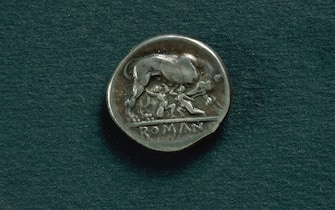 UNSPECIFIED - CIRCA 1988:  Romano-Campanian didrachma (or stater) depicting the she-wolf with Romulus and Remus, republican age.  (Photo By DEA / A. DE GREGORIO/De Agostini via Getty Images)