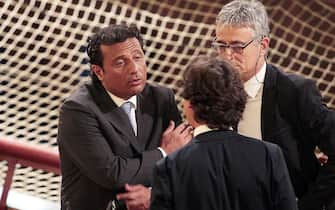 GROSSETO, ITALY - JULY 17:  Francesco Schettino (L) speaks with his lawyers before the trial on July 17, 2013 in Grosseto, Italy. The trial of the captain of the Costa Concordia cruise ship, Capt Francesco Schettino, opened on July 9, and was adjourned to today. Schettino, 52, faces charges of manslaughter and abandoning ship, after the luxury liner ran aground off the island of Giglio in January, 2012.  (Photo by Gabriele Maltinti/Getty Images)