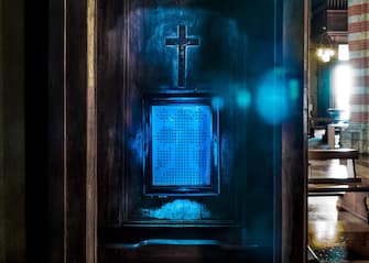 Church confessional, Lima