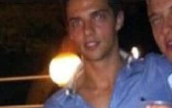 Stefano Raimondi in una foto tratta dal suo profilo di Facebook, 31 luglio 2011. Il ragazzo di Ospedaletto Lodigiano, 21 anni, e' morto nella notte del 28 luglio sull'isola greca di Mykonos in seguito ad una colluttazione.   ANSA/FACEBOOK
