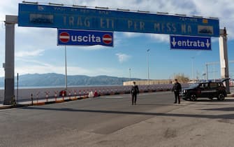 Personnel checked for passengers who are embarking for Messina (Sicily island) during the emergency lockdown due to the Covid-19 Coronavirus outbreak in Villa San Giovanni, southern Italy, 14 March 2020. Italy is under lockdown in an attempt to prevent the spread of the pandemic Coronavirus.
ANSA/MARCO COSTANTINO