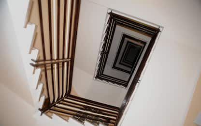 Venezia, lite sulle scale di un condominio: 67enne in fin di vita