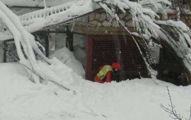 The handout first pictures provided by Italian National Alpine Cliff and Cave Rescue Corps (CNAS) taken this morning at dawn at hotel Rigopiano, in Abruzzo region, overwhelmed yesterday by a snow's avalanche. Farindola (Pescara), Jan. 19, 2017. The CNAS' technicians arrived on the scene with skis on their feet and extracted the first victim from the rubble. ANSA/ CNSAS PRESS OFFICE +++ ANSA PROVIDES ACCESS TO THIS HANDOUT PHOTO TO BE USED SOLELY TO ILLUSTRATE NEWS REPORTING OR COMMENTARY ON THE FACTS OR EVENTS DEPICTED IN THIS IMAGE; NO ARCHIVING; NO LICENSING +++