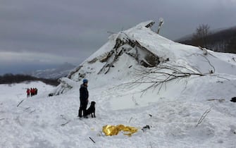 epa05737930 A handout photo made available by the Italian Mountain Rescue Service 'Soccorso Alpino' on 21 January 2017 shows Soccorso Alpino volounters and rescuers at work in Rigopiano, Italy, 21 January 2017. Reportedly at last five bodies have been discovered earlier in the rubble of the luxury Hotel Rigopiano, in the Gran Sasso mountains, 180 kilometers (115 miles) northeast of Rome. Rescue crews are continuing the painstaking search for some 30 people trapped inside a remote Italian mountain resort flattened by a huge avalanche on 18 January 2017 that is believed was triggered by massive earthquakes in the region earlier the same day.  EPA/SOCCORSO ALPINO HANDOUT  HANDOUT EDITORIAL USE ONLY/NO SALES