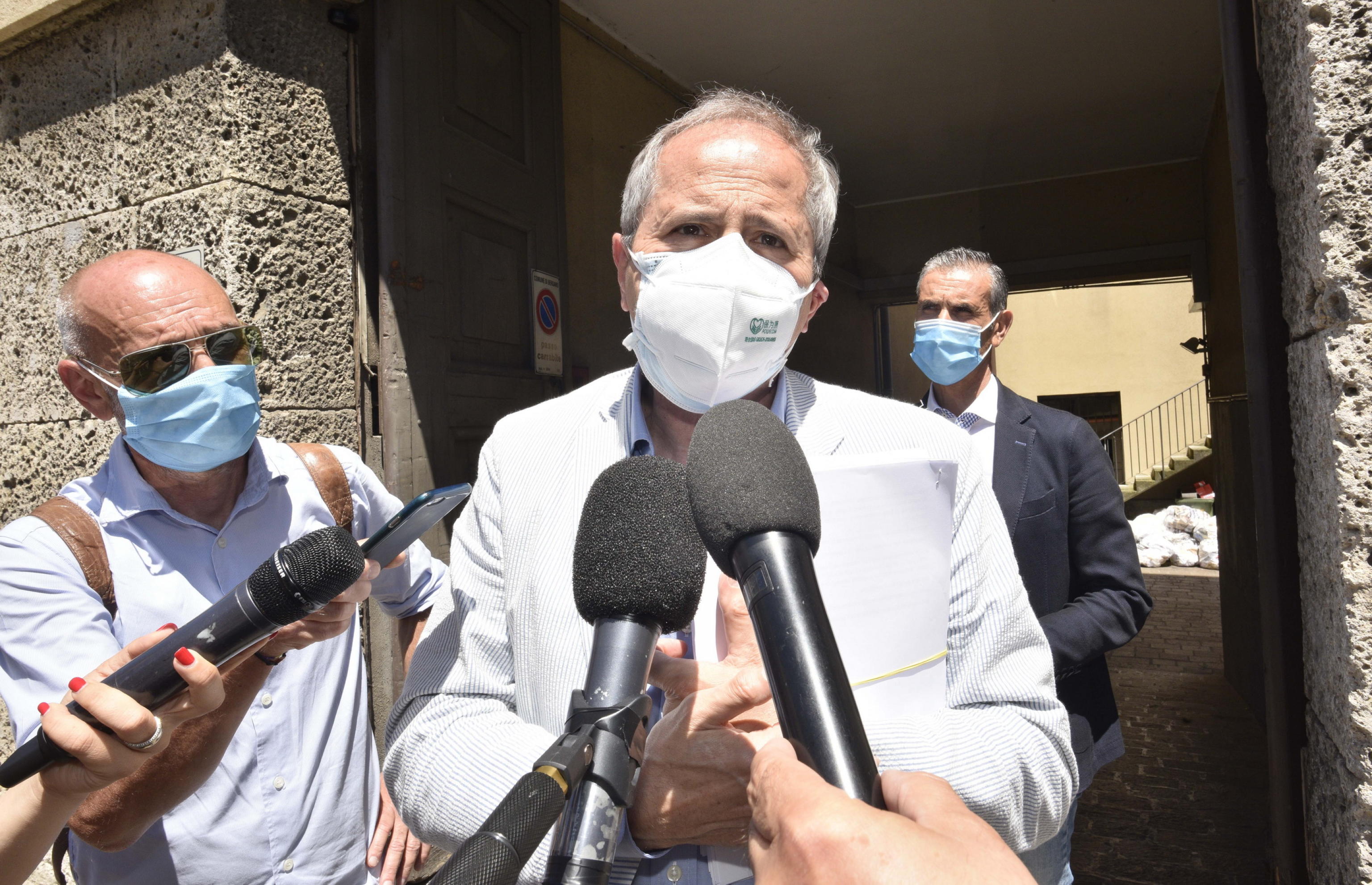 Il virologo Andrea Crisanti, dir lab di Microbiologia e virologia di Padova Il direttore del dipartimento di Medicina molecolare e virologica dell'Università di Padova, Andrea Crisanti, esce dalla procura di Bergamo dopo un colloquio con i magistrati che si occupano delle inchieste sulle conseguenze del coronavirus nel Bergamasco, 22 giugno 2020. ANSA/FILIPPO VENEZIA