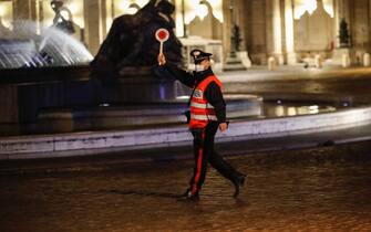 Italian carabinieri officers wearing protective masks stop cars at a checkpoint during the curfew part of the anti-coronavirus spread measures, in Rome, Italy, 8 November 2020. ANSA/GIUSEPPE LAMI