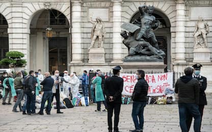 Torino, sgomberati senzatetto accampati davanti al Comune 